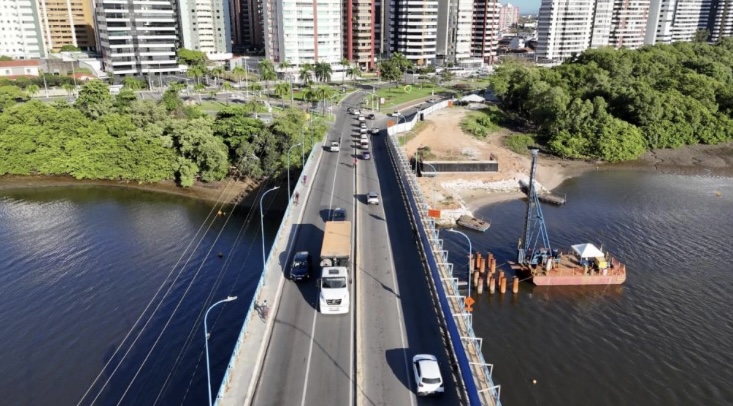 Trânsito sofre alterações para avanço das obras na ponte Godofredo Diniz nesta segunda-feira