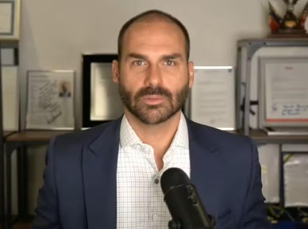 PF determina retorno imediato de Eduardo Bolsonaro ao cargo de escrivão
