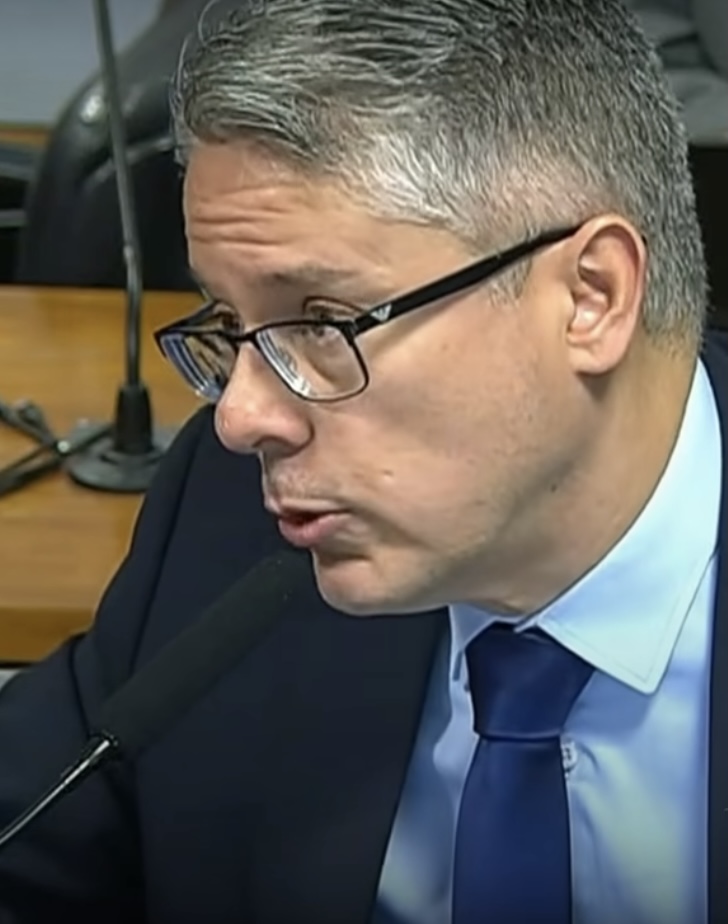Alessandro Vieira diz que PL da dosimetria resulta de acordo entre governo, oposição e STF