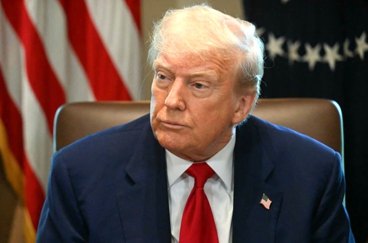 Trump anuncia tarifa de 25% contra países que mantiverem negócios com o Irã