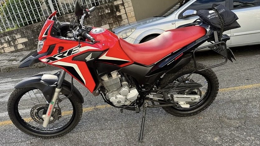 PMSE RECUPERA MOTO ROUBADA E DETÉM TRÊS SUSPEITOS EM UMBAÚBA