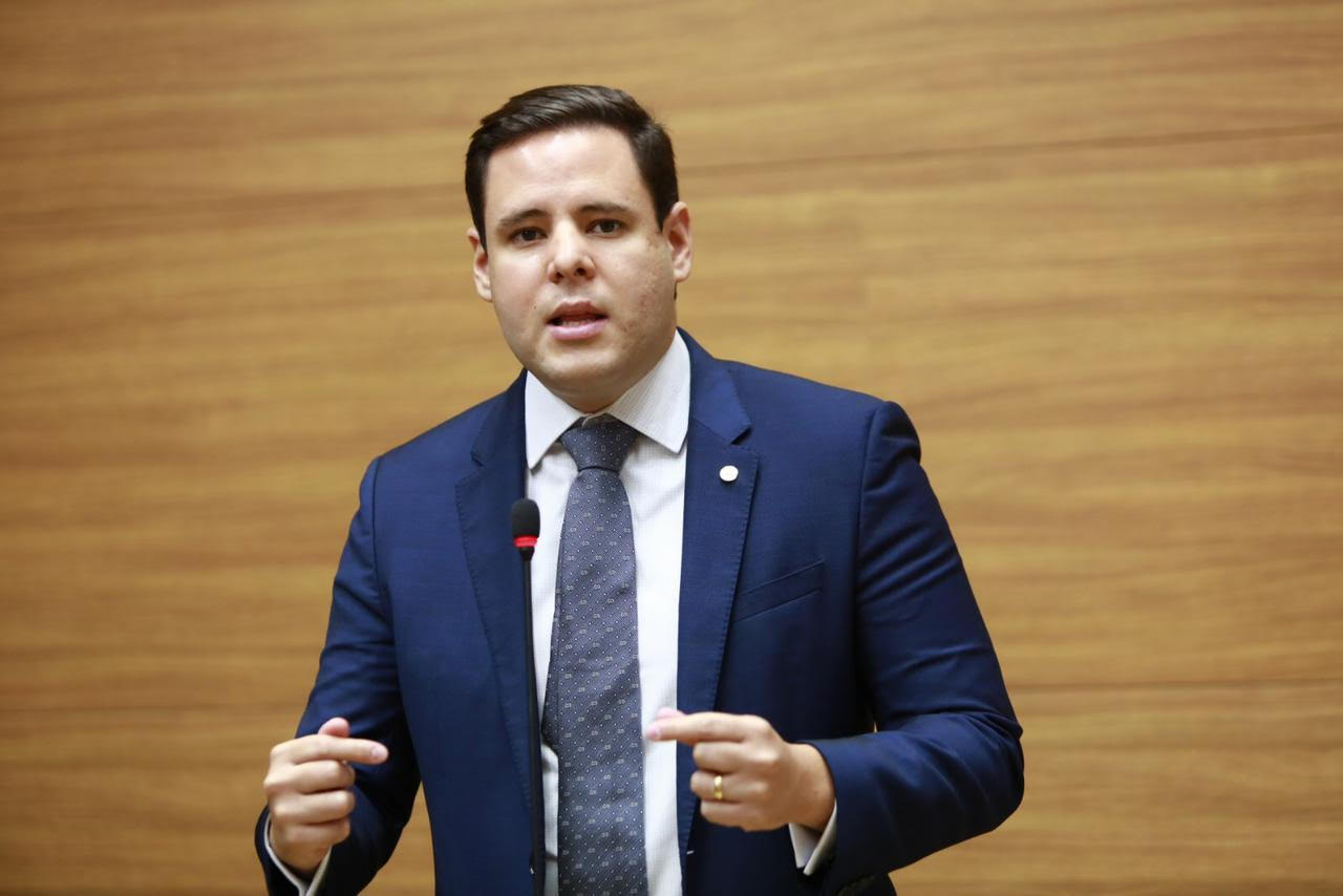 Alessandro Vieira se posiciona contra o PL da Dosimetria ; Rodrigo Valadares o chama de “traidor de Bolsonaro”