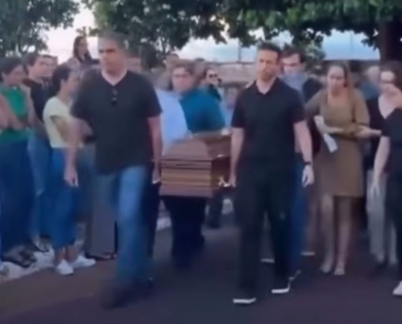 Filho morto pelo próprio pai é enterrado sob forte comoção em Itumbiara