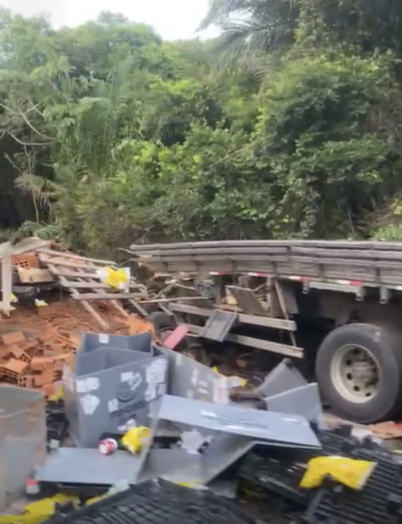 Caminhoneiro de Itabaianinha morre após colisão na BA-093