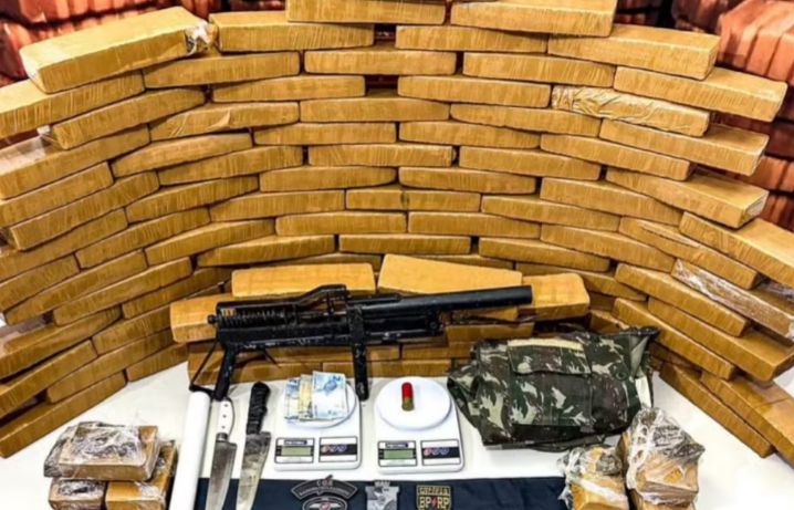 Homem é preso e 75 quilos de drogas, arma e uniforme do exército são apreendidos em Sergipe