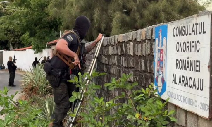 Operação apreende armas em casa de idoso que se passava por cônsul em Aracaju