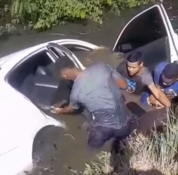 Homem perde controle da direção, carro cai em canal e ele morre no bairro Jabotiana, em Aracaju