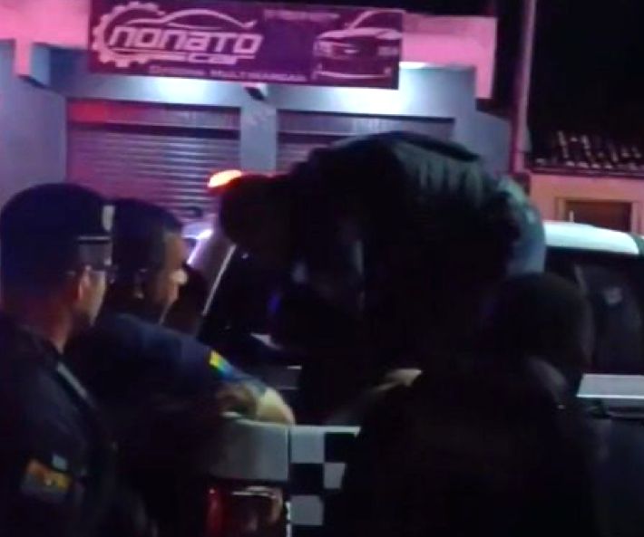 Condutor embriagado é preso após acidente com moto deixar dois feridos em Socorro