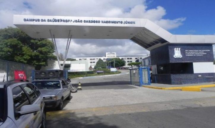 Parte do teto do Hospital Universitário em Aracaju cede após infiltração