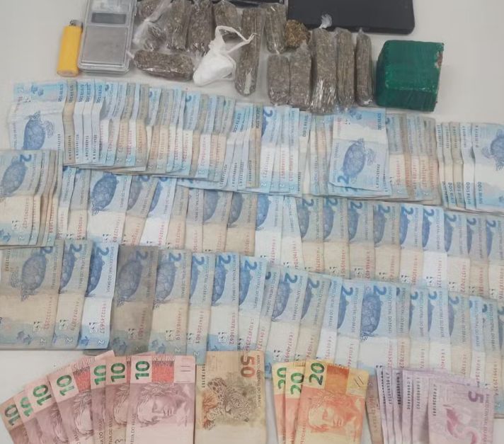 Dois homens são presos suspeitos de tráfico de drogas em Maruim