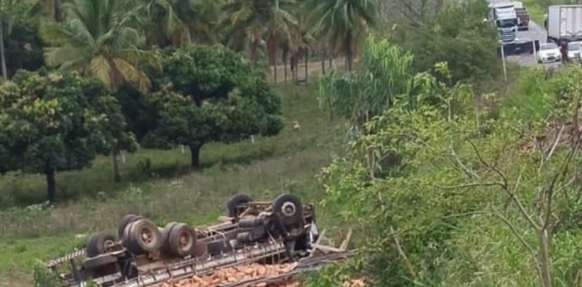 Capotamento de caminhão resulta em morte e deixa feridos em Heliópolis (BA)