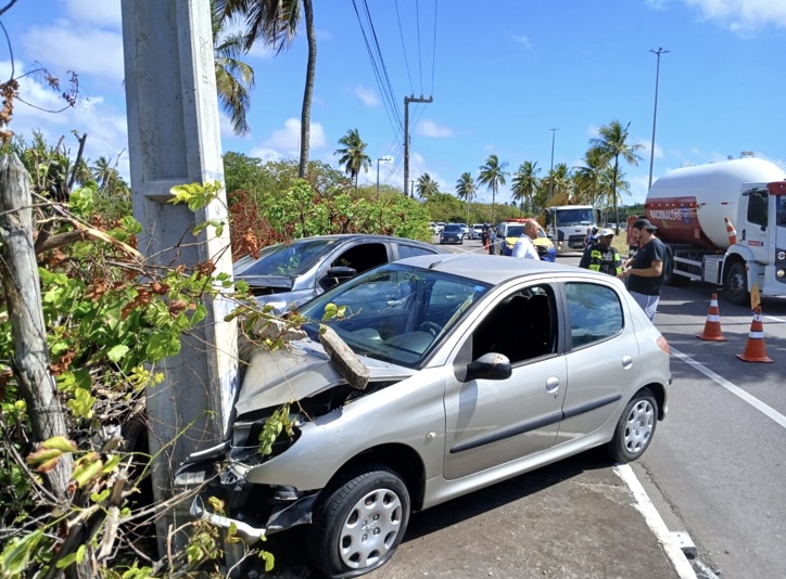 Acidente na Melício Machado deixa três feridos e motorista abandona local