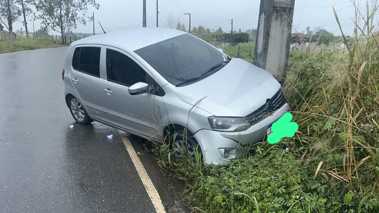 Carro colide com poste na SE-290, entre Itabaianinha e Tobias Barreto