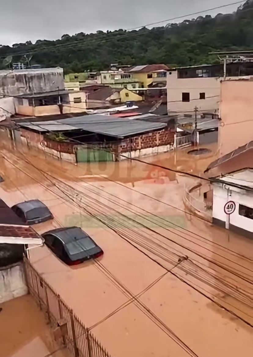 Chuvas intensas deixam 14 mortos e mais de 400 desabrigados em Juiz de Fora (MG)