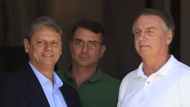 Candidatura de Flávio Bolsonaro é moeda de troca?