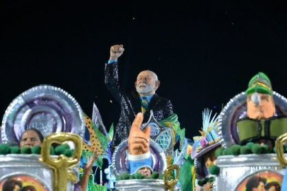Após desfile em homenagem a Lula, Acadêmicos de Niterói é rebaixada no Carnaval do Rio