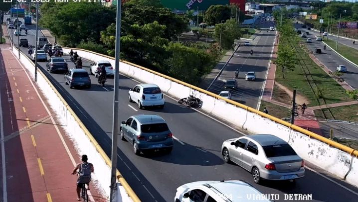 Motociclista morre após cair de viaduto na Avenida Tancredo Neves, em Aracaju